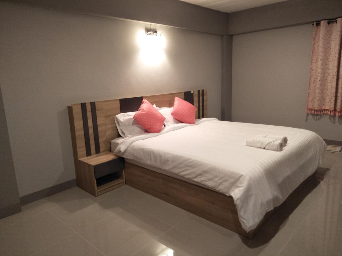 Rinrada Place Hotel 乌汶 外观 照片
