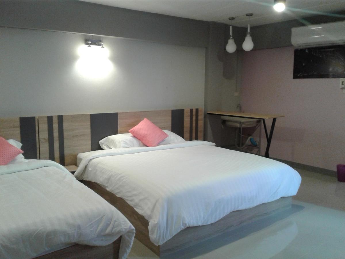 Rinrada Place Hotel 乌汶 外观 照片