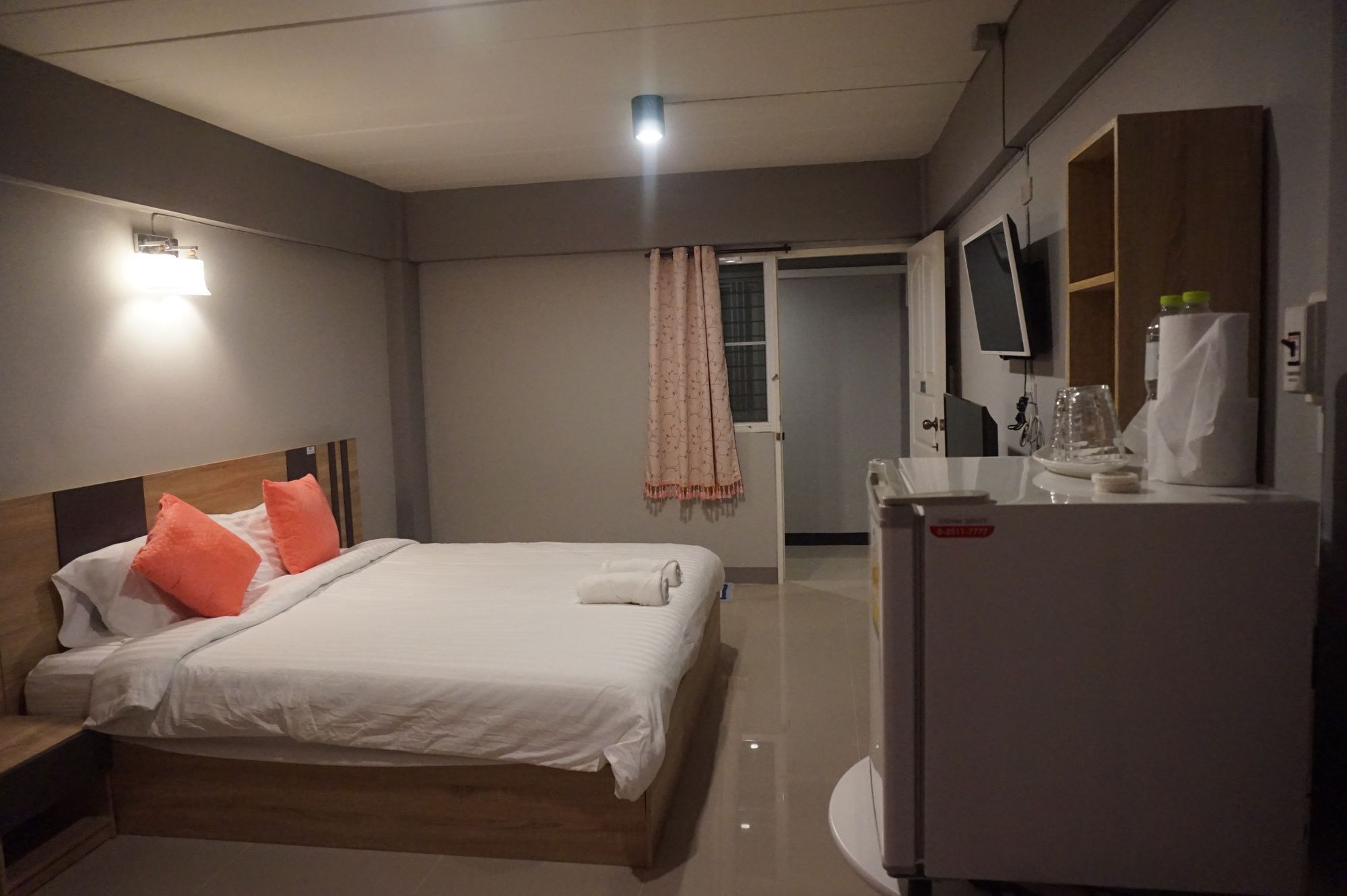 Rinrada Place Hotel 乌汶 外观 照片