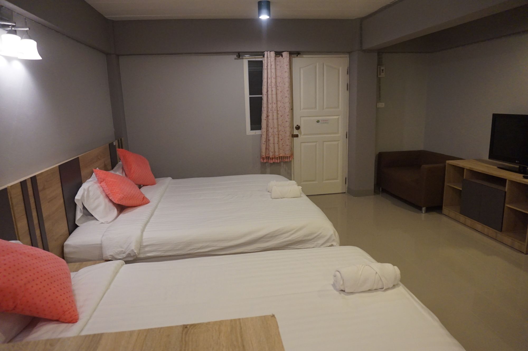 Rinrada Place Hotel 乌汶 外观 照片