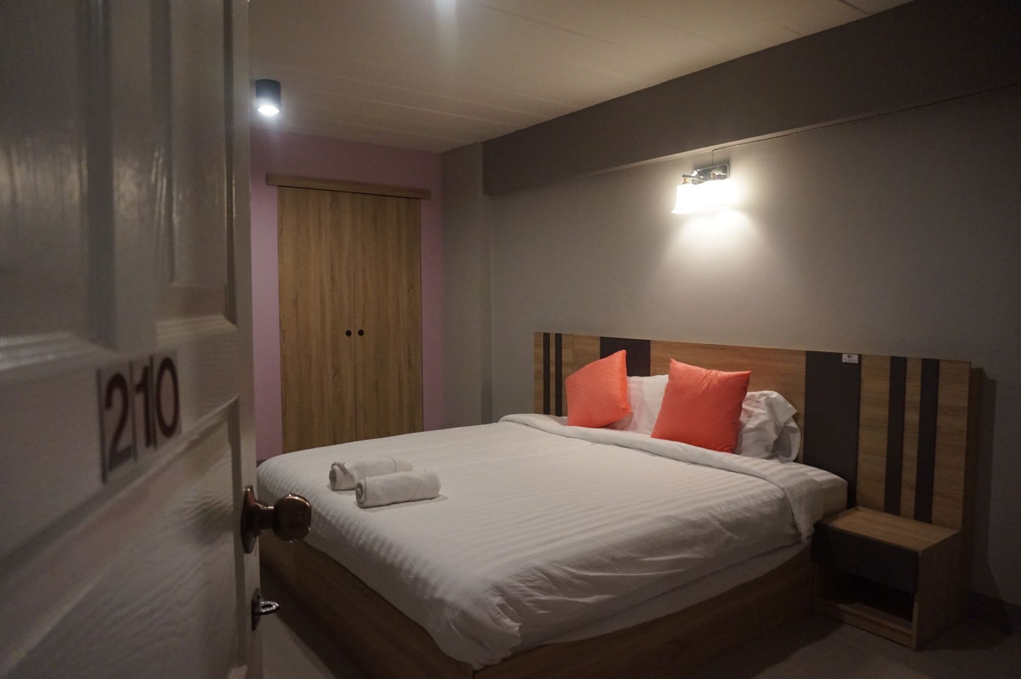 Rinrada Place Hotel 乌汶 外观 照片