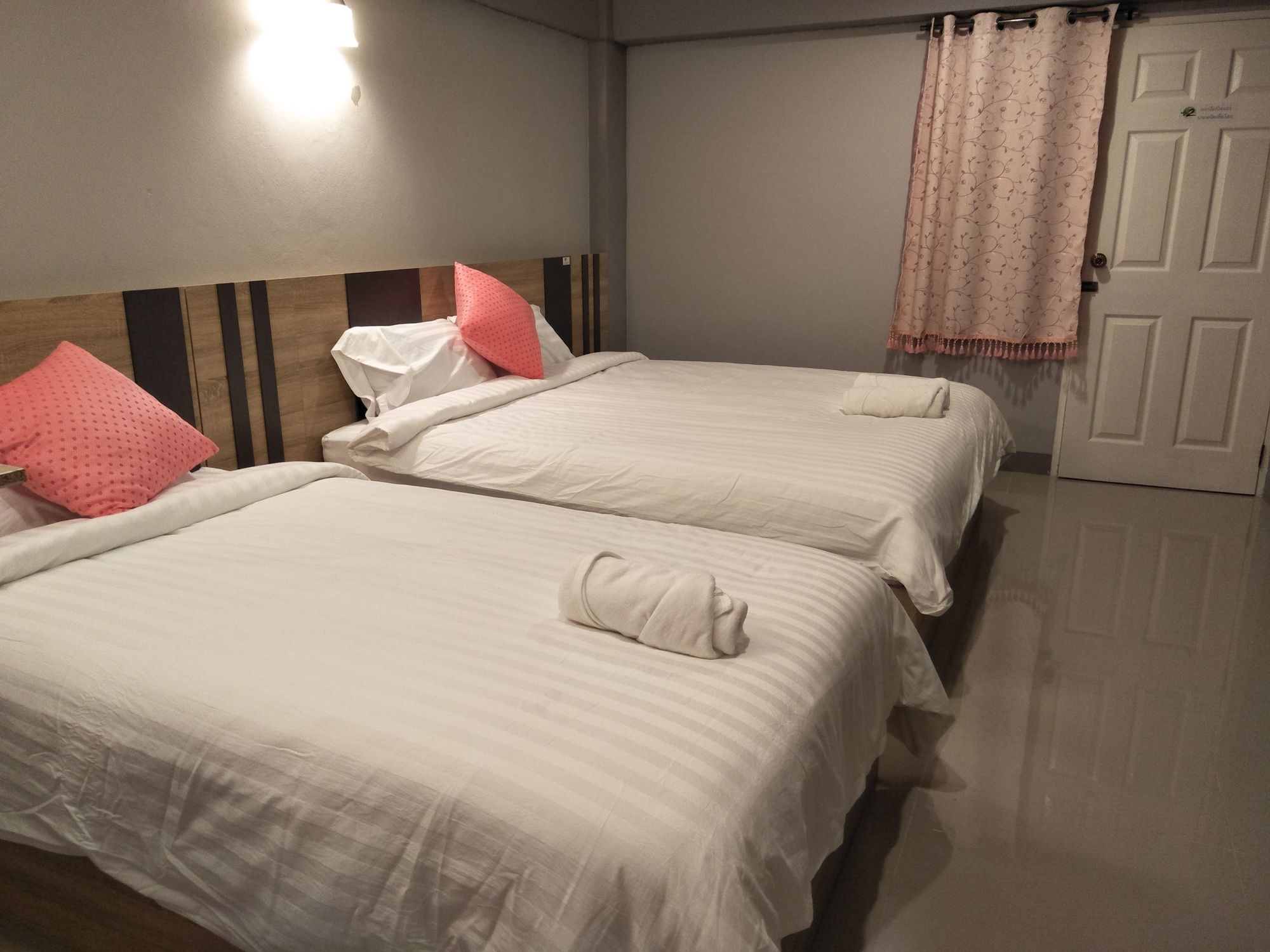 Rinrada Place Hotel 乌汶 外观 照片